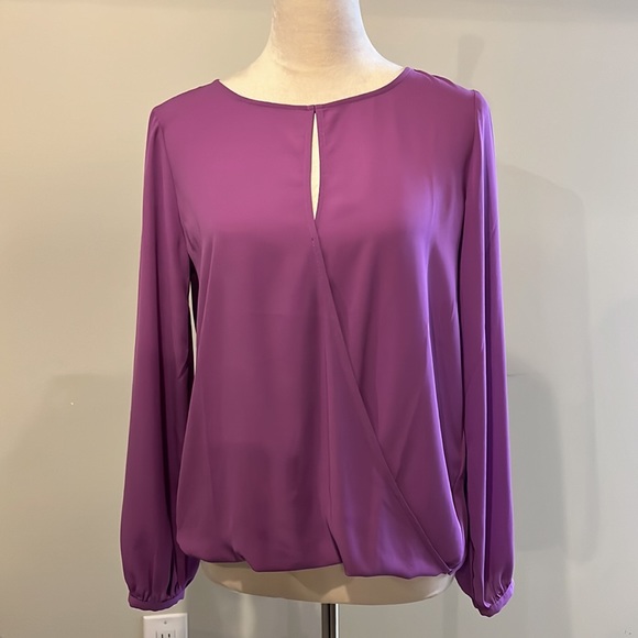 Banana Republic Tops - Banana Republic lilac keyhole blouse size small petite